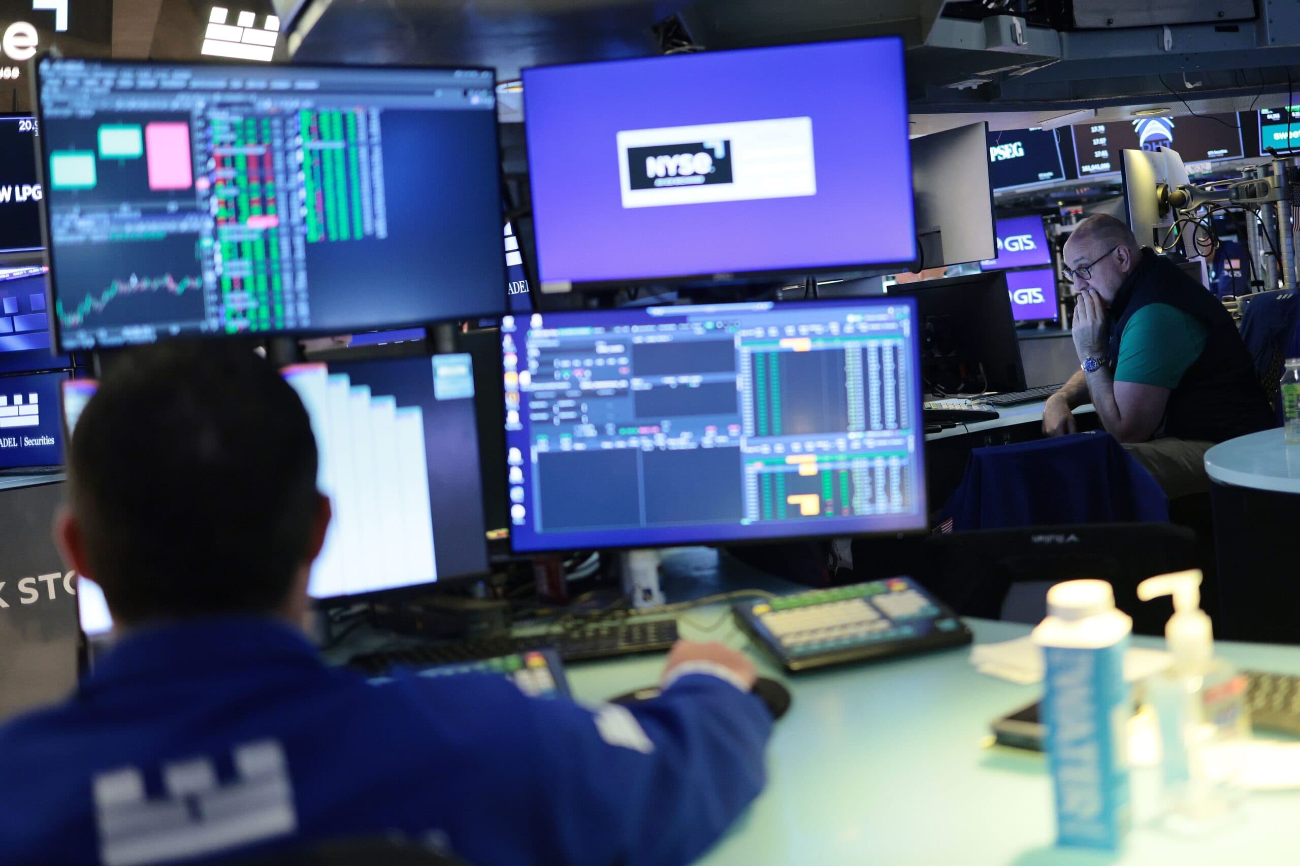 Crypto Markets Stagnate While Global Equities Hit Record Highs